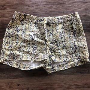 Multicolor mid rise shorts